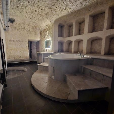 Troglodyte Baths Apartment Saint-Etienne-de-Chigny Exterior photo